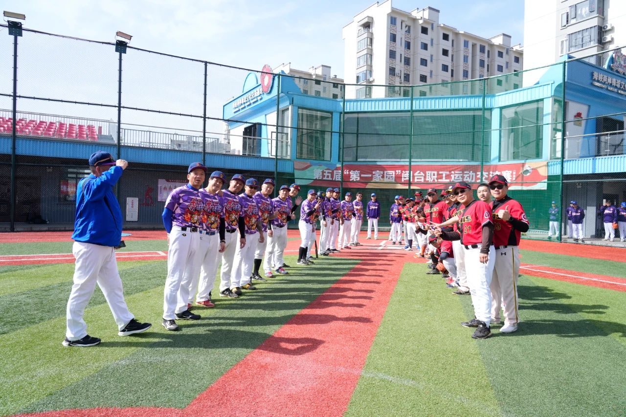 阿根廷队训练吸引20085名球迷观看，梅西获赠埃尔切10号球衣